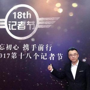 夜幕下的老青年